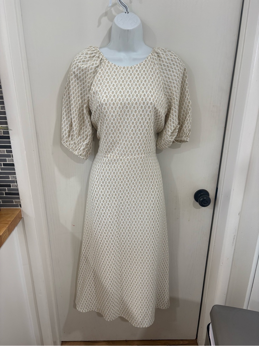 Cottagecore minimalist Cream Printed Puff-Sleeve Midi Dress
